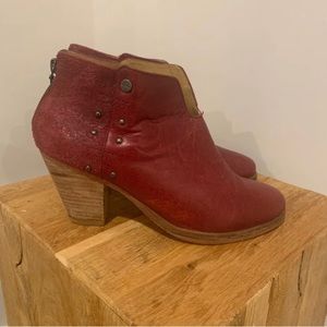 JShoes Burgundy Bootie Size 7.5 Good Condition Distressed Leather